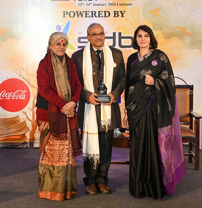 Presentation of cultural awards on stage at the 2024 edition